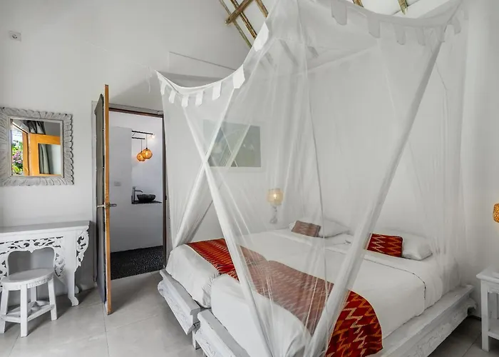 Villa Kura Kura - Newly Renovated 4bdrs Center Bingin
