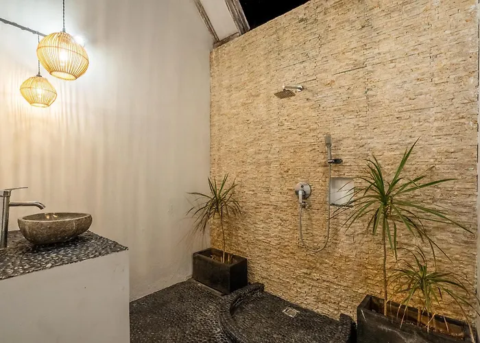 Villa Kura Kura - Newly Renovated 4bdrs Center Bingin