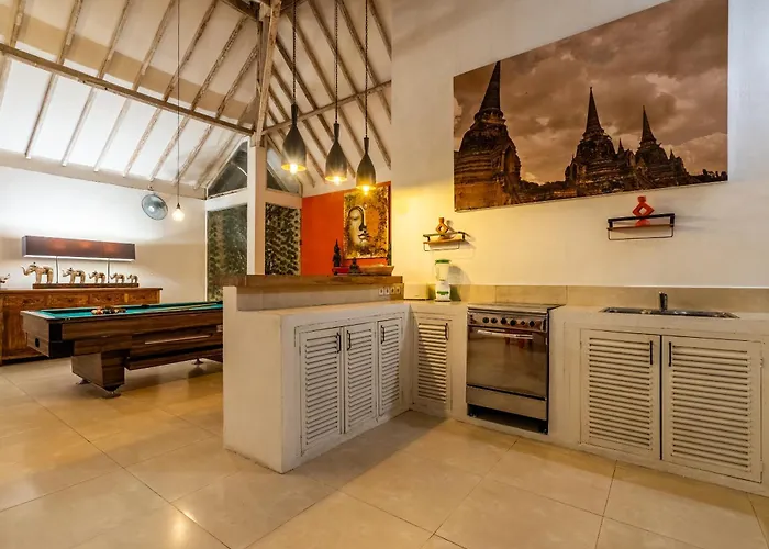 Villa Kura Kura - Newly Renovated 4bdrs Center Bingin *