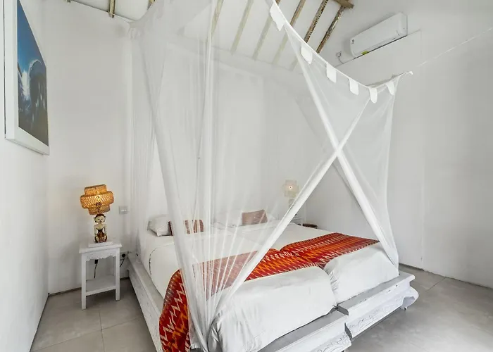 Kura Kura - Newly Renovated 4bdrs Center Bingin Villa Uluwatu (Bali)