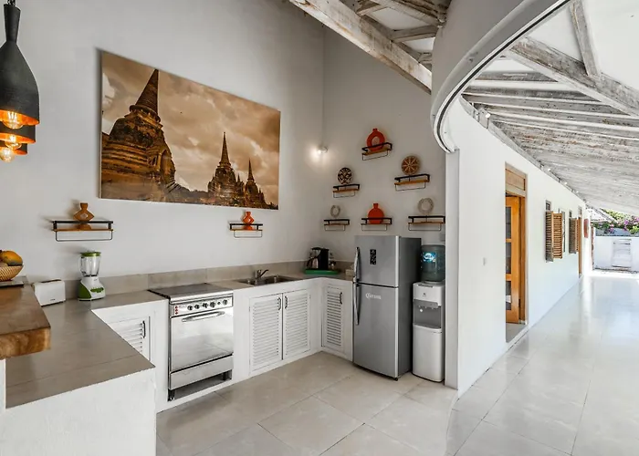 Villa Kura Kura - Newly Renovated 4bdrs Center Bingin