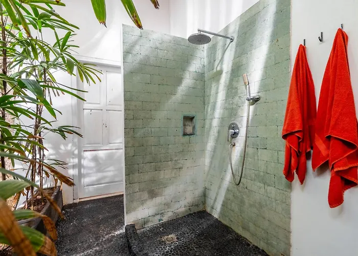 Villa Kura Kura - Newly Renovated 4bdrs Center Bingin Uluwatu (Bali)